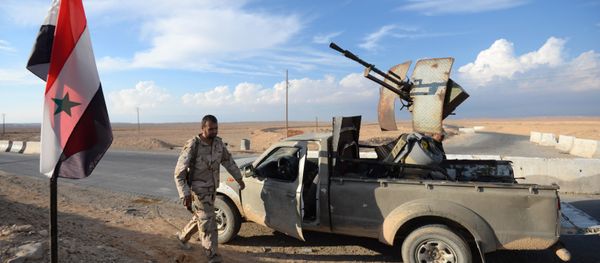 Hezbollah fighters at the front-line of the Syrian Arab Army near Palmyra–Homs road - Sputnik International