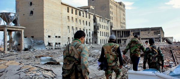 Syrian army soldiers patrol near a building previously used for storing seeds in the countryside of Deir Hafer, a former bastion of Daesh, near the northern Syrian city of Aleppo on December 2, 2015 Syrian army soldiers patrol near a building previously used for storing seeds in the countryside of Deir Hafer, a former bastion of Daesh, near the northern Syrian city of Aleppo on December 2, 2015 - Sputnik International