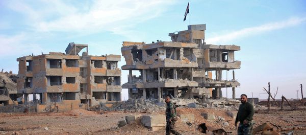 Syrian army soldiers patrol the countryside of Deir Hafer, a former bastion of Daesh, near the northern Syrian city of Aleppo on December 2, 2015 Syrian army soldiers patrol the countryside of Deir Hafer, a former bastion of Daesh, near the northern Syrian city of Aleppo on December 2, 2015 - Sputnik International