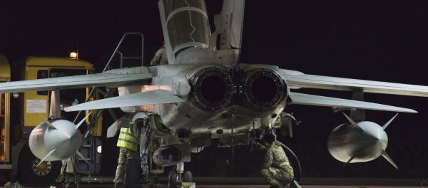 British crew work at a warplane at the RAF Akrotiri, a British air base near costal city of Limassol, Cyprus, early Thursday, Dec. 3, 2015 after an airstrike - Sputnik International