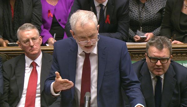 Opposition Labour Party leader, Jeremy Corbyn, center, stands as he makes a speech to lawmakers inside the House of Commons in London, during a debate on launching airstrikes against Islamic State extremists inside Syria, Wednesday, Dec. 2, 2015. Opposition Labour Party leader, Jeremy Corbyn, center, stands as he makes a speech to lawmakers inside the House of Commons in London, during a debate on launching airstrikes against Islamic State extremists inside Syria, Wednesday, Dec. 2, 2015. - Sputnik International