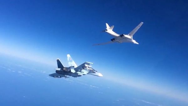 Russian Aerospace Defense Forces' Su-30SM fighter escorts a Tu-160 bomber which fired cruise missiles at ISIS targets in Syria - Sputnik International
