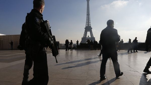 French police officers patrol near the Eiffel Tower, in Paris, Monday Nov. 23, 2015. French police officers patrol near the Eiffel Tower, in Paris, Monday Nov. 23, 2015. - Sputnik International