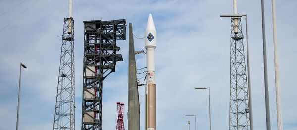 The United Launch Alliance Atlas V rocket with Orbital ATK’s Cygnus spacecraft onboard is seen shortly after arriving at Space Launch Complex 41 on December 2, 2015 The United Launch Alliance Atlas V rocket with Orbital ATK’s Cygnus spacecraft onboard is seen shortly after arriving at Space Launch Complex 41 on December 2, 2015 - Sputnik International