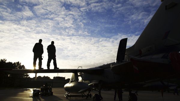 Pilots and ground crew prepare a Tornado GR4 aircraft at the British Royal Air Force airbase RAF Marham in Norfolk in east England on December 2, 2015 - Sputnik International