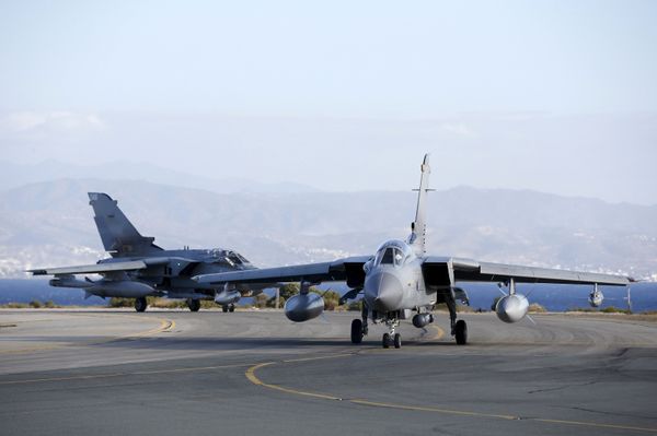 Two British Tornados taxi on the runway, after returning from a mission, at RAF Akrotiri in southern Cyprus December 3, 2015 - Sputnik International