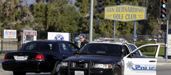A police officer stands on the street outside the Inland Regional Center following Wednesday's attack in San Bernardino, California December 5, 2015. - Sputnik International