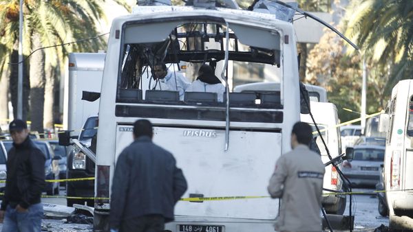 Tunisian forensics police inspect a Tunisian presidential guard bus at the scene of a suicide bomb attack in Tunis, Tunisia Tunisian forensics police inspect a Tunisian presidential guard bus at the scene of a suicide bomb attack in Tunis, Tunisia - Sputnik International