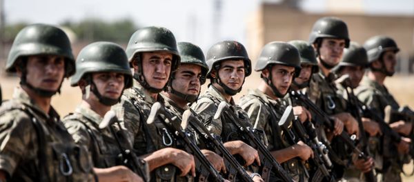 Turkish soldiers stand guar near. - Sputnik International