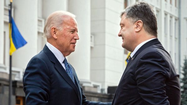 Vice President of the United States Joe Biden, left, and Ukrainian President Petro Poroshenko meet in Kiev - Sputnik International