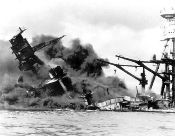 In this photo, the battleship USS Arizona belches smoke as it topples over into the sea during a Japanese surprise attack on Pearl Harbor, Hawaii, December 7, 1941. In this photo, the battleship USS Arizona belches smoke as it topples over into the sea during a Japanese surprise attack on Pearl Harbor, Hawaii, December 7, 1941. - Sputnik International
