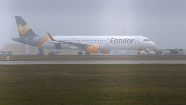A Condor airlines Airbus A321 stands on the tarmac at the airport in Budapest, Hungary  - Sputnik International