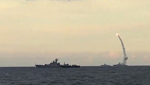 Russia's Caspian Fleet launches a massive attack involving 18 Kalibr-NK cruise missiles on 7 terrorist positions in the Syrian provinces of al-Raqqah, Idlib and Aleppo - Sputnik International