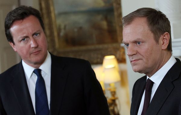 Britain's Prime Minister David Cameron, left, listens to European Council President Donald Tusk. - Sputnik International