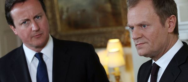 Britain's Prime Minister David Cameron, left, listens to European Council President Donald Tusk. - Sputnik International