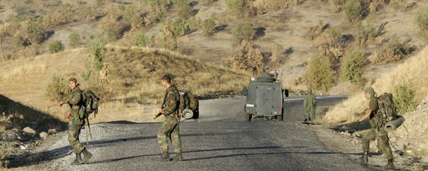 Turkish commando troops patrol on a road in the southeastern province of Sirnak at the Turkish-Iraqi border (File) - Sputnik International