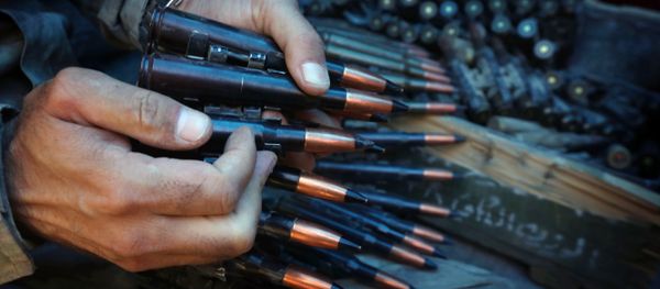 A fighter prepares an ammunition belt. A fighter prepares an ammunition belt. - Sputnik International