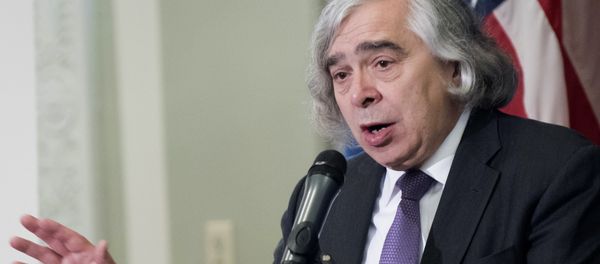 Energy Secretary Ernest Moniz speaks at a signing ceremony for a memorandum of agreement to establish the Manhattan Project National Historic Park, Tuesday, Nov. 10, 2015, at the Interior Department in Washington - Sputnik International
