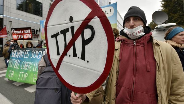 Protestors demonstrate against the free trade agreements TTIP (Transatlantic Trade and Investment Partnership) and CETA (Comprehensive Economic and Trade Agreement) during an EU summit in Brussels, Belgium on Thursday, Oct. 15, 2015 Protestors demonstrate against the free trade agreements TTIP (Transatlantic Trade and Investment Partnership) and CETA (Comprehensive Economic and Trade Agreement) during an EU summit in Brussels, Belgium on Thursday, Oct. 15, 2015 - Sputnik International