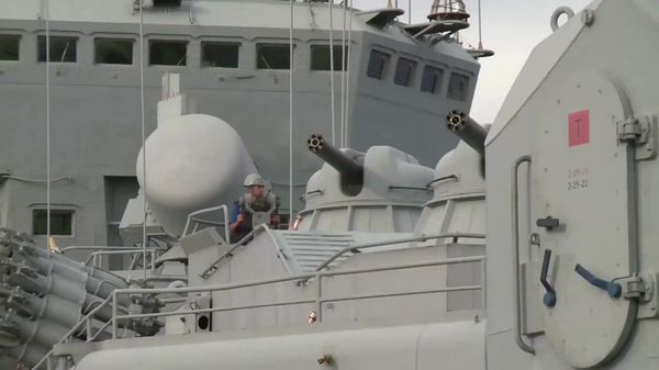 The Guided Missile Cruiser Moskva has reached the coast of Latakia to perform air defense in the area - Sputnik International