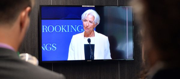 Journalists look at a live feed outside the room where the International Monetary Fund Managing Director Christine Lagarde speaks at Brookings Institute in Washington, DC on July 8, 2015. - Sputnik International