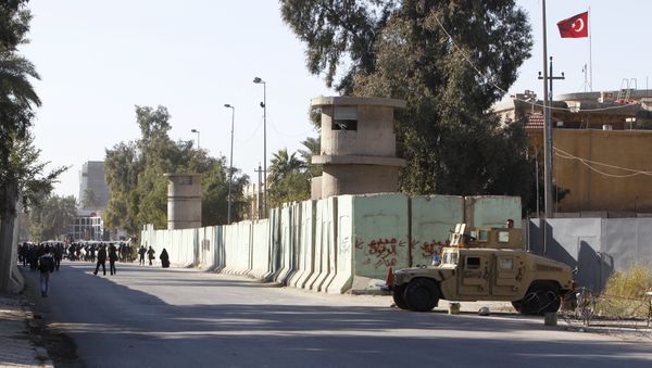 Iraqi security forces stand guard with their military vehicle outside the Turkish embassy in Baghdad December 8 2015 - Sputnik International