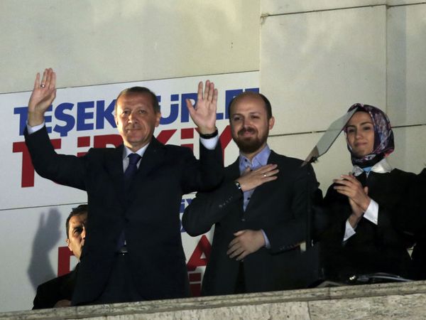 Turkey's President Recep Tayyip Erdogan, his son Bilal Erdogan and daughter Sumeyye Erdogan salute supporters from the balcony of his ruling party headquarters in Ankara. - Sputnik International