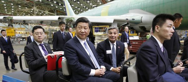 Chinese President Xi Jinping, center, and president and CEO of Boeing Commercial Airplanes, Ray Conner, tour the Boeing assembly line, Wednesday, Sept. 23, 2015 in Everett, Wash Chinese President Xi Jinping, center, and president and CEO of Boeing Commercial Airplanes, Ray Conner, tour the Boeing assembly line, Wednesday, Sept. 23, 2015 in Everett, Wash - Sputnik International