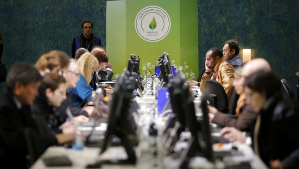 Participants works at computers during the World Climate Change Conference 2015 (COP21) at Le Bourget, near Paris, France, December 9, 2015 - Sputnik International