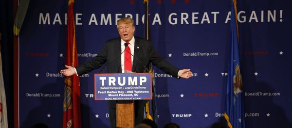 Donald Trump hablando durante un acto en el portaaviones USS Yorktown en Mount Pleasant, Carolina del Sur, el 7 de diciembre del 2015 - Sputnik International