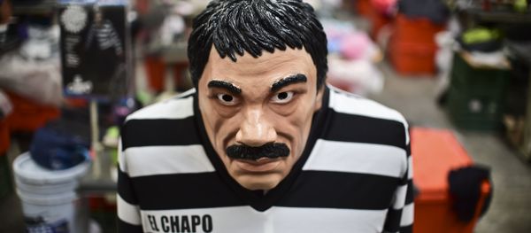 A costume and a mask representing Mexican drug trafficker Joaquin Guzman Loera, aka El Chapo, are pictured in a factory of costumes and masks, on October 16, 2015, in Jiutepec, Morelos State A costume and a mask representing Mexican drug trafficker Joaquin Guzman Loera, aka El Chapo, are pictured in a factory of costumes and masks, on October 16, 2015, in Jiutepec, Morelos State - Sputnik International