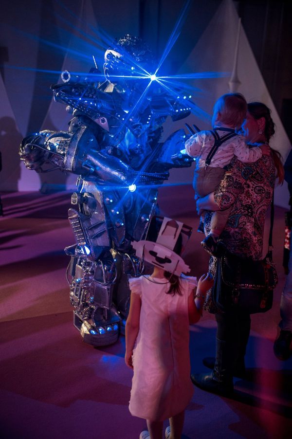 New Year Reboot in Moscow: Christmas Show Goes Robotic New Year Reboot in Moscow: Christmas Show Goes Robotic - Sputnik International