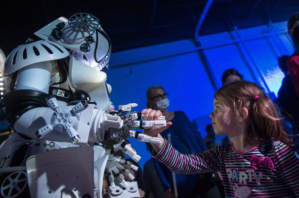New Year Reboot in Moscow: Christmas Show Goes Robotic New Year Reboot in Moscow: Christmas Show Goes Robotic - Sputnik International