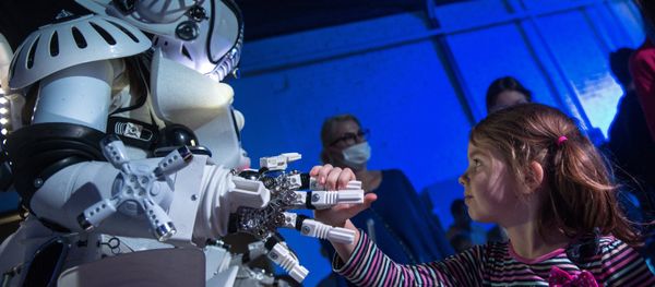 New Year Reboot in Moscow: Christmas Show Goes Robotic - Sputnik International