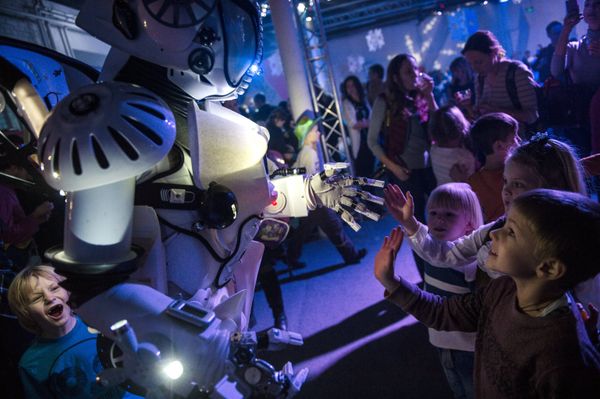 New Year Reboot in Moscow: Christmas Show Goes Robotic New Year Reboot in Moscow: Christmas Show Goes Robotic - Sputnik International