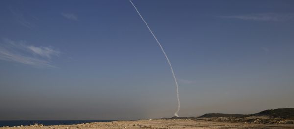 An Arrow 3 ballistic missile interceptor is seen during its test launch near Ashdod December 10, 2015. - Sputnik International