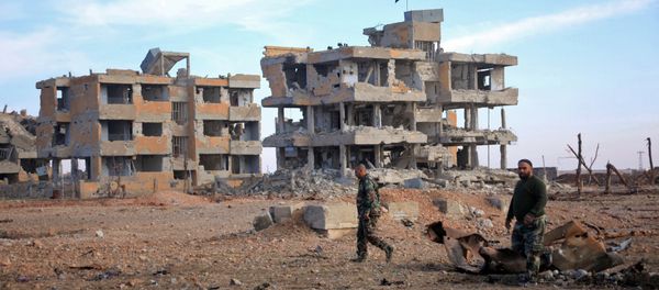 Syrian army soldiers patrol the countryside of Deir Hafer, a former bastion of Islamic State group, near the northern Syrian city of Aleppo on December 2, 2015 Syrian army soldiers patrol the countryside of Deir Hafer, a former bastion of Islamic State group, near the northern Syrian city of Aleppo on December 2, 2015 - Sputnik International