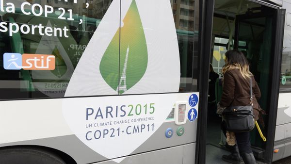 Passengers board a shuttle bus to the COP21 climate summit venue at Le Bourget, northeast of Paris on November 29, 2015 Passengers board a shuttle bus to the COP21 climate summit venue at Le Bourget, northeast of Paris on November 29, 2015 - Sputnik International