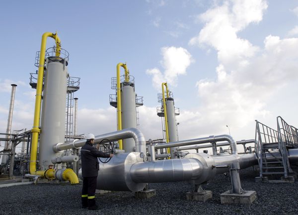 A Turkish technician checks the valves at a natural gas storage facility in Silivri, near Istanbul, Turkey. file photo  - Sputnik International