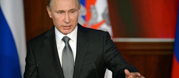 Russian President Vladimir Putin at Russian defense Ministry meeting - Sputnik International