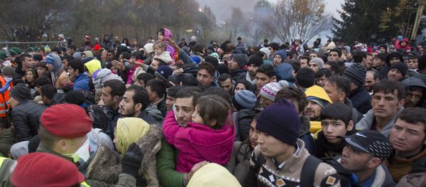 Migrants cue to enter Austria in Sentilj, Slovenia, Thursday, Oct. 29, 2015. - Sputnik International
