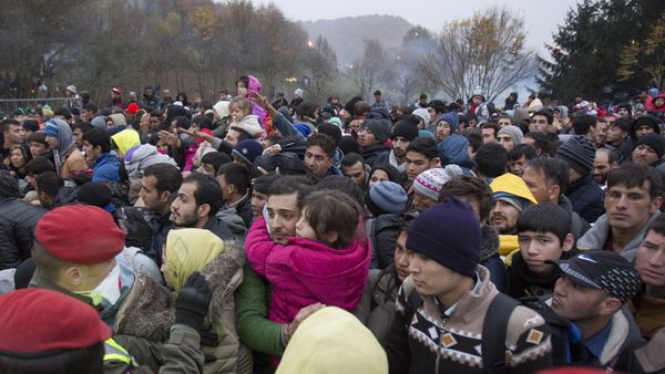 Migrants cue to enter Austria in Sentilj, Slovenia, Thursday, Oct. 29, 2015. Migrants cue to enter Austria in Sentilj, Slovenia, Thursday, Oct. 29, 2015. - Sputnik International