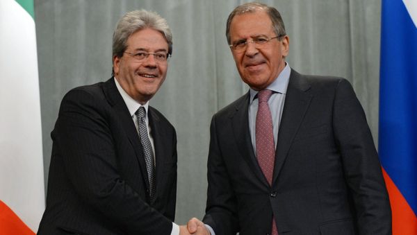 Italian Foreign Minister Paolo Gentiloni and his Russian counterpart Sergei Lavrov, right, during a meeting in Moscow Italian Foreign Minister Paolo Gentiloni and his Russian counterpart Sergei Lavrov, right, during a meeting in Moscow - Sputnik International