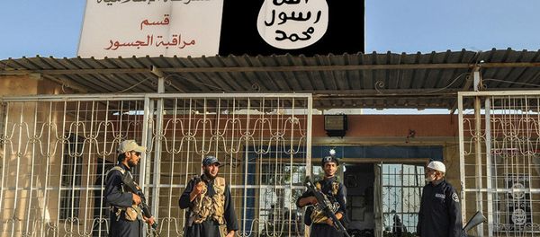 19, 2014, file photo, which has been verified and is consistent with other AP reporting, shows Islamic State group policemen standing guard in front of a police station in Nineveh province, Iraq 19, 2014, file photo, which has been verified and is consistent with other AP reporting, shows Islamic State group policemen standing guard in front of a police station in Nineveh province, Iraq - Sputnik International