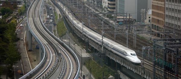 Shinkansen bullet train heads for Tokyo Station on the Tokaido Main Line in Tokyo Shinkansen bullet train heads for Tokyo Station on the Tokaido Main Line in Tokyo - Sputnik International