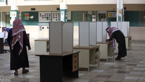 A Saudi man, right, prepares to cast his vote at a polling center during the country's municipal elections in Riyadh, Saudi Arabia, Saturday, Dec. 12, 2015 A Saudi man, right, prepares to cast his vote at a polling center during the country's municipal elections in Riyadh, Saudi Arabia, Saturday, Dec. 12, 2015 - Sputnik International