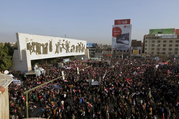 Protesters shout slogans during a demonstration against the Turkish military deployment in Iraq, at Tahrir Square in central Baghdad, Iraq, December 12, 2015 - Sputnik International