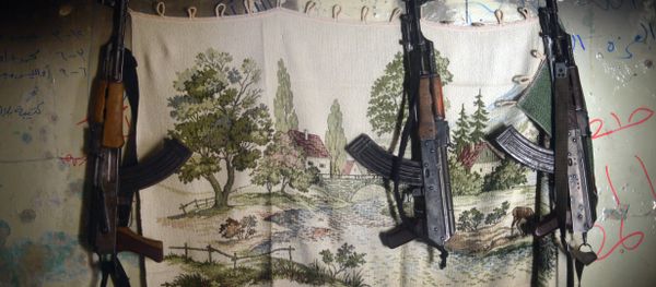 AK-47 machine guns hang in a shelter for Syrian rebels in the Salaheddine district of the northern Syrian city of Aleppo - Sputnik International