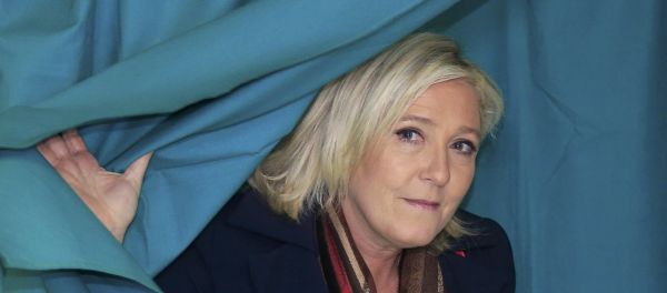 Marine Le Pen, French National Front political party leader and candidate for the National Front in the Nord-Pas-de-Calais-Picardie region, leaves the polling booth to cast her ballot in the second-round regional elections in Henin-Beaumont, France, December 13, 2015. Marine Le Pen, French National Front political party leader and candidate for the National Front in the Nord-Pas-de-Calais-Picardie region, leaves the polling booth to cast her ballot in the second-round regional elections in Henin-Beaumont, France, December 13, 2015. - Sputnik International