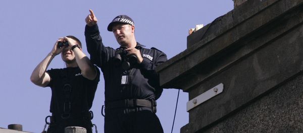 Police officers in Edinburgh, Scotland - Sputnik International